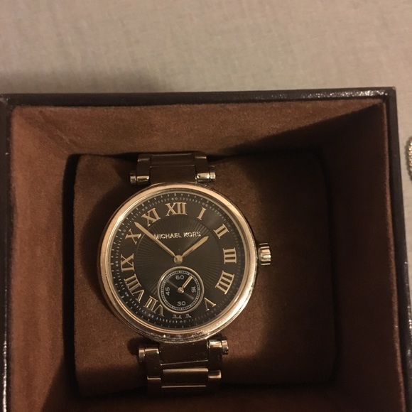 Authentic Michael Kors women’s watch. - Picture 2 of 3
